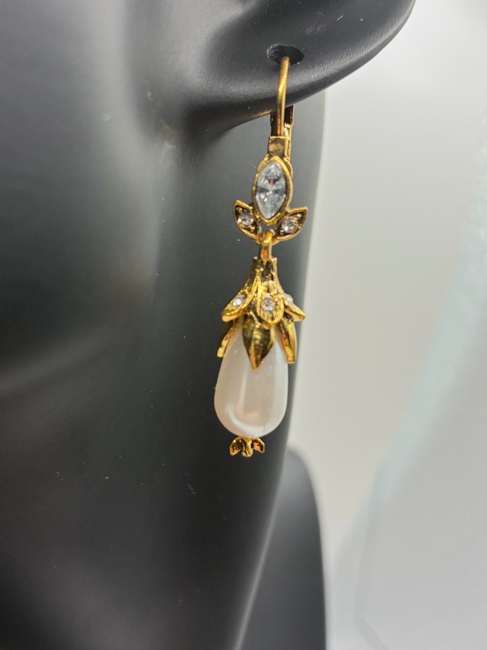 Vintage-Inspired Gold Pearl Drop Earrings